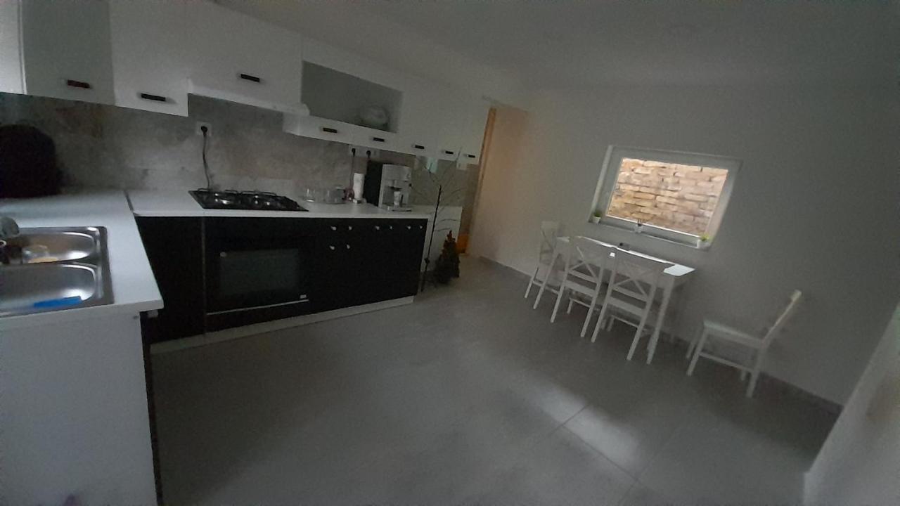 ケストヘイHorvath Apartmanアパートメント エクステリア 写真